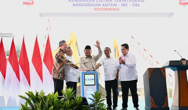Prabowo Soroti Peran Jokowi dalam Proyek Industri Baterai Kendaraan Listrik