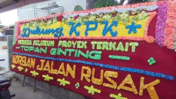 Papan Bunga 'Terima Kasih KPK' Usai Kadis PUPR Sumut Ditangkap Awalnya Banyak, Diam-diam Hilang