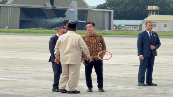 Detik-detik Prabowo Berangkat ke Luar Negeri, Sempat Ngobrol Lama Bareng Gibran, Dilepas 2 Jenderal