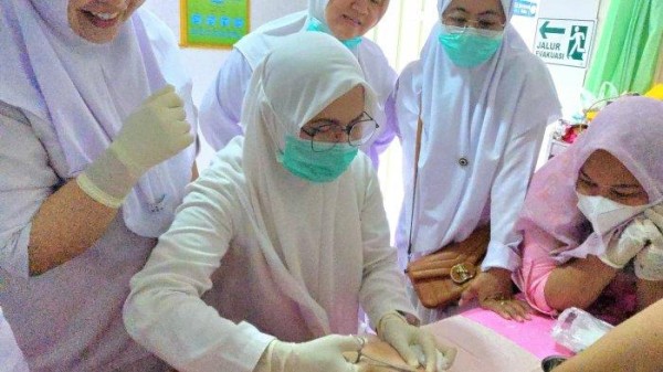 Mahasiswa Profesi Bidan Beri Layanan Kontrasepsi Gratis, Begini Reaksi Warga