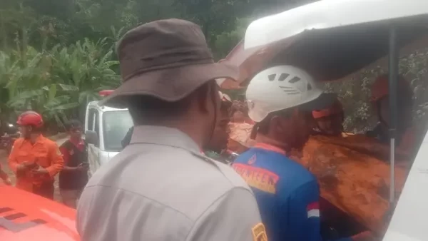 Evakuasi Korban Banjir dan Longsor di Puncak Bogor: Tiga Ditemukan Meninggal, Satu Masih Dicari