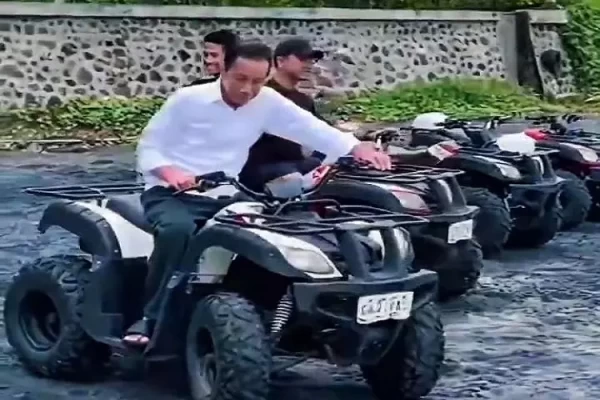 Heboh Video Jokowi Naik ATV Bareng Cucu, Ali Syarief: Panggung Opera Biru