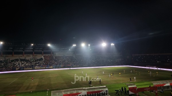 Lampu Stadion Padam, Pertandingan Arema FC vs Oxford FC Dihentikan