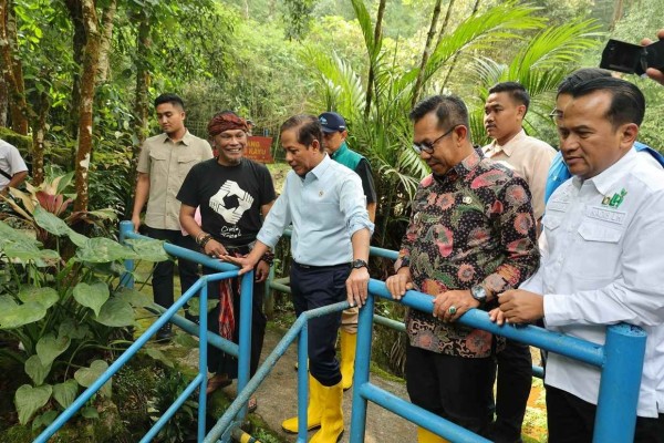 Menteri LH Kunjungi Hulu Brantas di Batu, Tegaskan Pentingnya Kolaborasi Lestarikan Sungai
