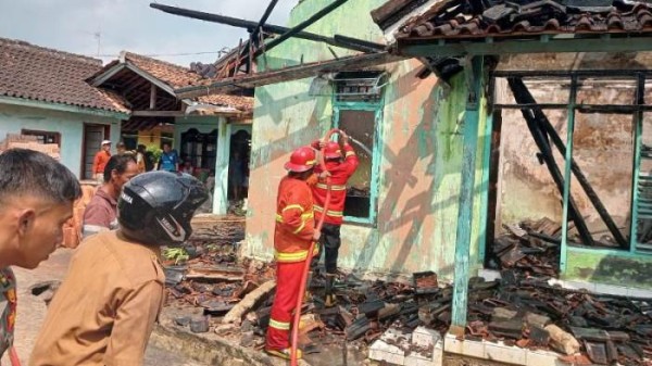 Si Jago Merah Lalap Rumah Tukang Bubur di Pesawaran