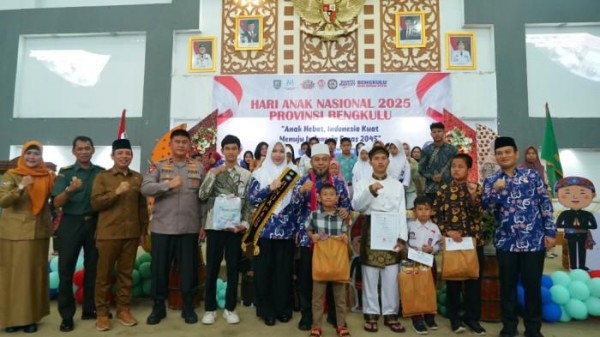 HAN 2025, Gubernur Bengkulu Helmi Hasan Ajak Orang Tua Lebih Peduli Tumbuh Kembang Anak