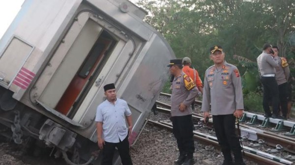 Polres Subang Pastikan Insiden Anjloknya KA Agro Bromo Anggrek Sudah Terkendali