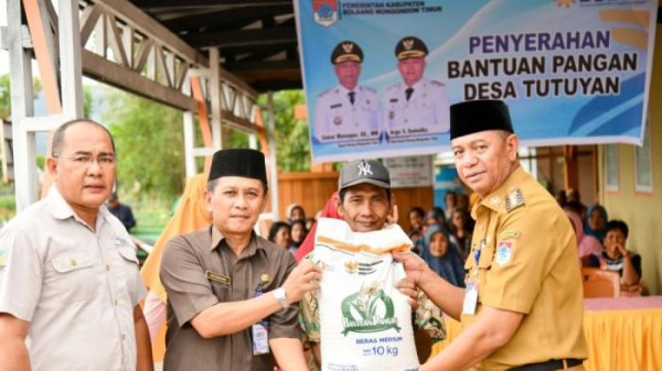 84 KK di Tutuyan Terima Bantuan Beras, Bupati Boltim Oskar Manoppp Ingatkan tak Dijual