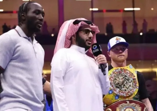 Saul Canelo Alvarez dan Gaji Besar Rp2,4 Triliun saat Lawan Terence Crawford