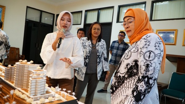 Pameran Tugas Akhir Arsitektur UPGRIS Soroti Tren Green Building