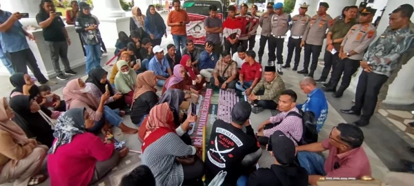 Masyarakat Pesisir di Labuhanbatu Geruduk Kantor Bupati: Tuntut Perbaikan dan Ancam Bentuk Kabupaten Baru