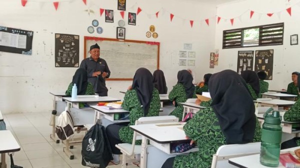 Hari Ini KBM SMAN 1 Cimarga Lebak Aktif, Kepsek dan Siswa Berdamai
