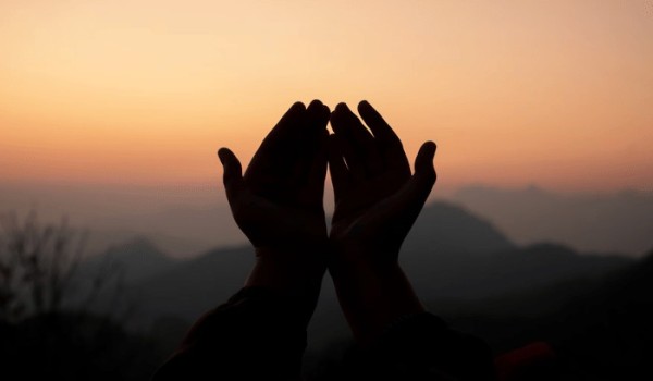 Doa Masalah Cepat Selesai: Bacaan, Arti, dan Cara Mengamalkannya