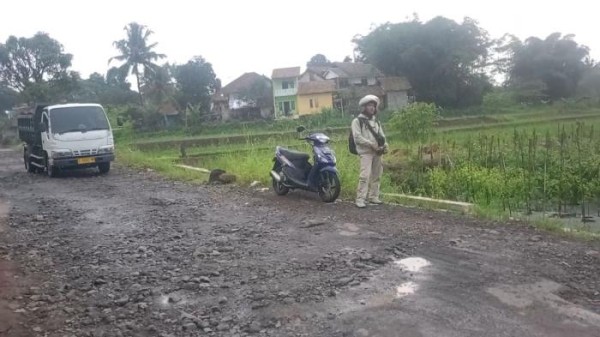 19 Tahun Jalan Tak Diperbaiki, Warga Bungursari Tasikmalaya Curhat ke Kapolres dan Dewan