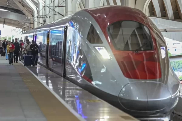 Analis UNJ: Kereta Cepat Whoosh Rugi Rp4,1 Triliun, Indikasi Korupsi Menguat