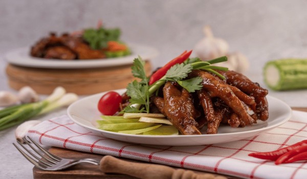 5 Bahaya Terlalu Sering Mengonsumsi Ceker Ayam