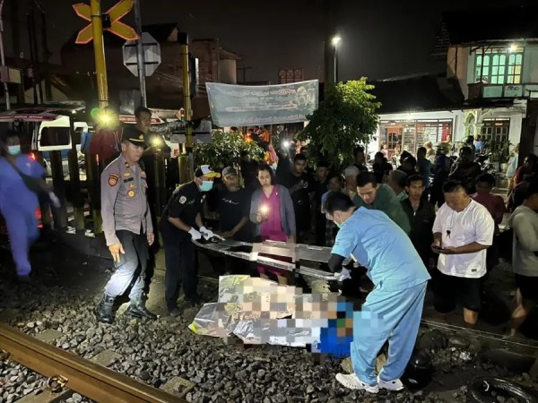 Hendak Menyeberang Perlintasan, Remaja di Tulungagung Tertabrak Kereta Api