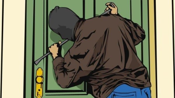 Rumah Warga di Mancak Serang Disatroni Maling, Uang dan BPKB Motor Raib