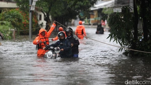 Banjir di Pondok Karya Jaksel Mulai Surut, Lalin Kembali Normal