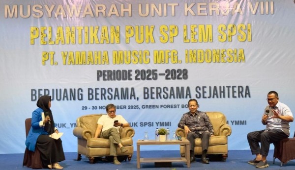 Rocky Gerung dan Ferry Juliantono Soroti Koperasi dan Ekonomi Kerakyatan di Acara Buruh Yamaha 