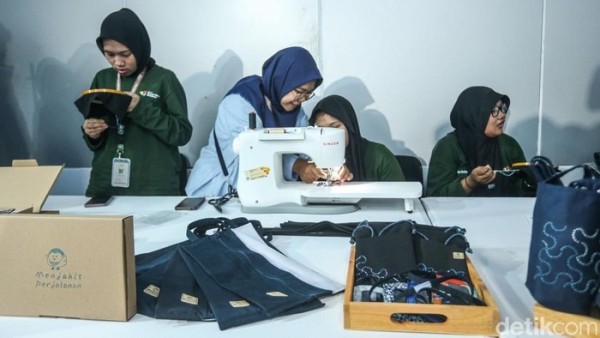Aksi Difabel Sulap Pakaian Bekas Jadi Produk Ramah Lingkungan