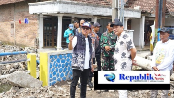 Sidak Infrastruktur di Bringinbendo dan Trosobo, Bupati Sidoarjo : Ketepatan Waktu Lebih Penting daripada Denda Proyek 