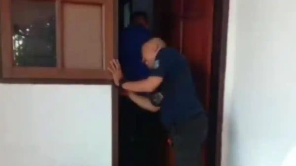 Kisah Garda Terdepan Pemkot Manado, Evakuasi Sarang Tawon di Malam Natal