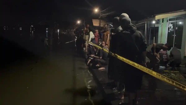 3 Jam Pasca Diduga Tenggelam, Petugas Masih Lakukan Pencarian Jasad Husni di Sungai Martapura