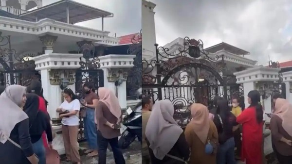 Ibu-Ibu Goyang-goyang Gerbang Rumah Mewah di Legok Kota Jambi sembari Mengamuk