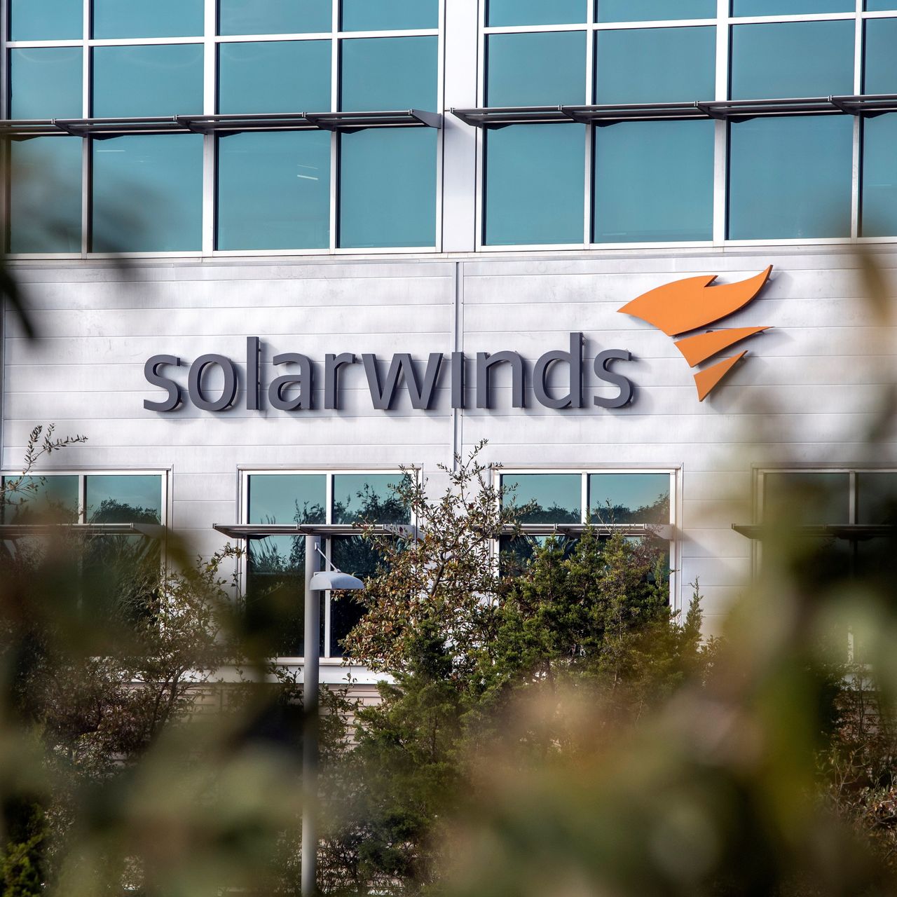 Perusahaan teknologi besar termasuk Intel, Nvidia, dan Cisco terinfeksi selama peretasan yang terjadi di SolarWinds