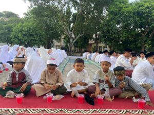 Civitas Akademika & Ratusan Santri RIAB Adakan Ifthar Jama’i 10 Muharram 1445 H