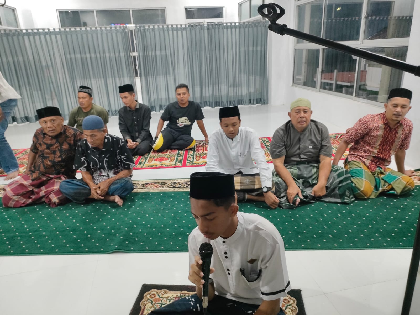 Santri RIAB Jadi Imam dan Muadzin di Desa Gue Gajah, Wakabid Kesantrian, Ini Bentuk Pengabdian Kepada Masyarakat