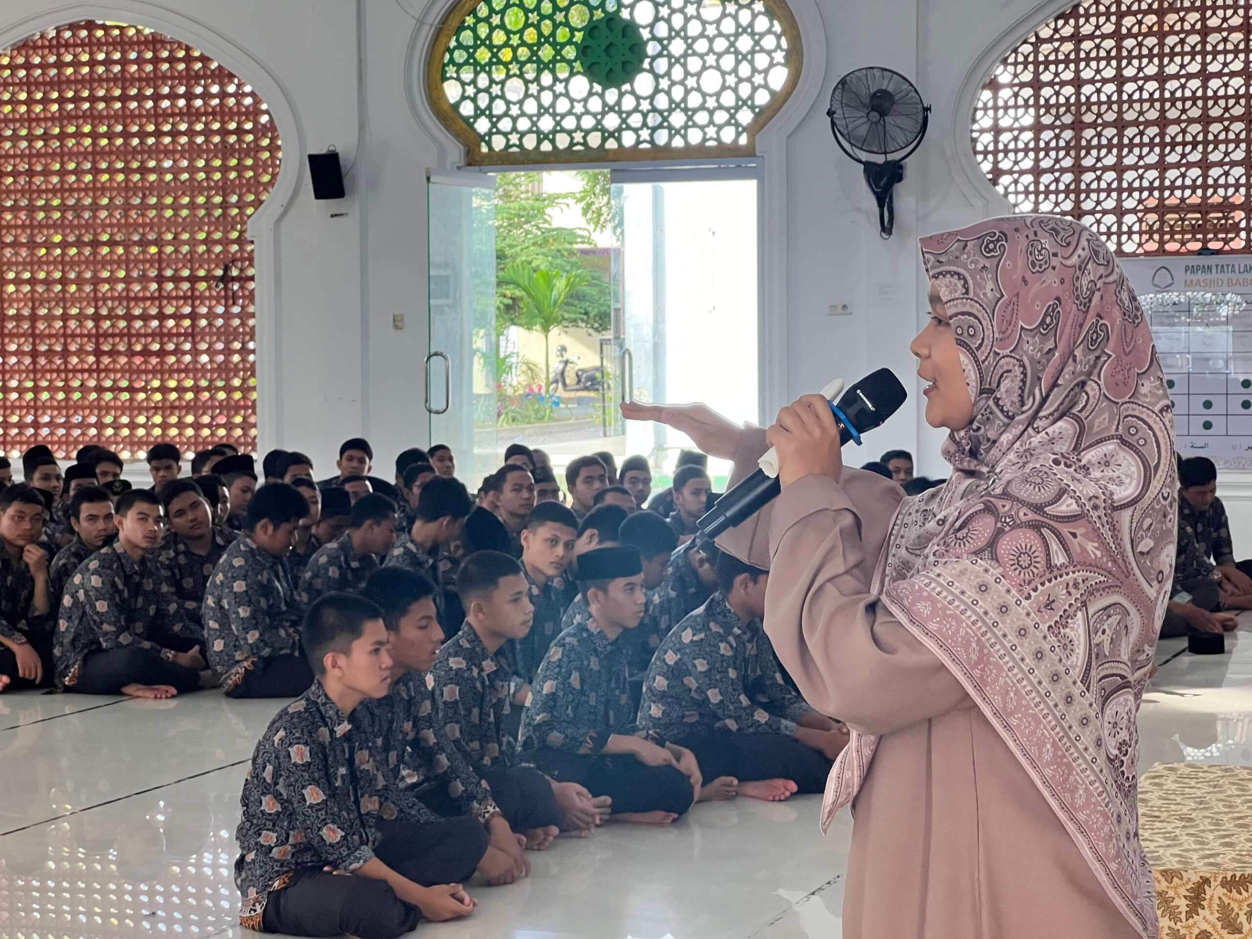 Bangkitkan Potensi Santri, Madrasah Aliyah Dayah Ruhul Islam Anak Bangsa Adakan Seminar Motivasi Menghafal Al Quran