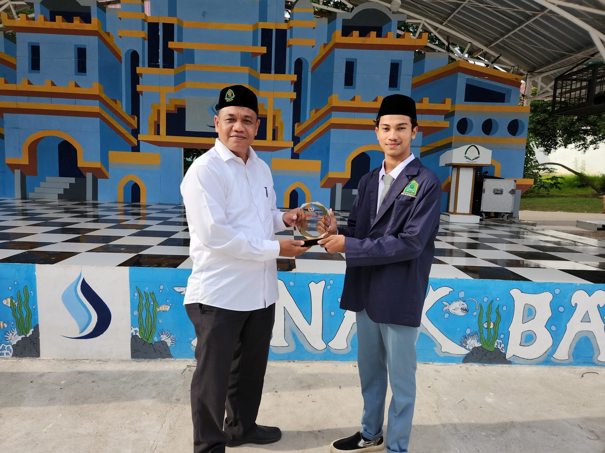 Upacara Bendera RIAB: Ustadzah Sabariah Tekankan Manajemen Waktu dan Apresiasi Prestasi Santri