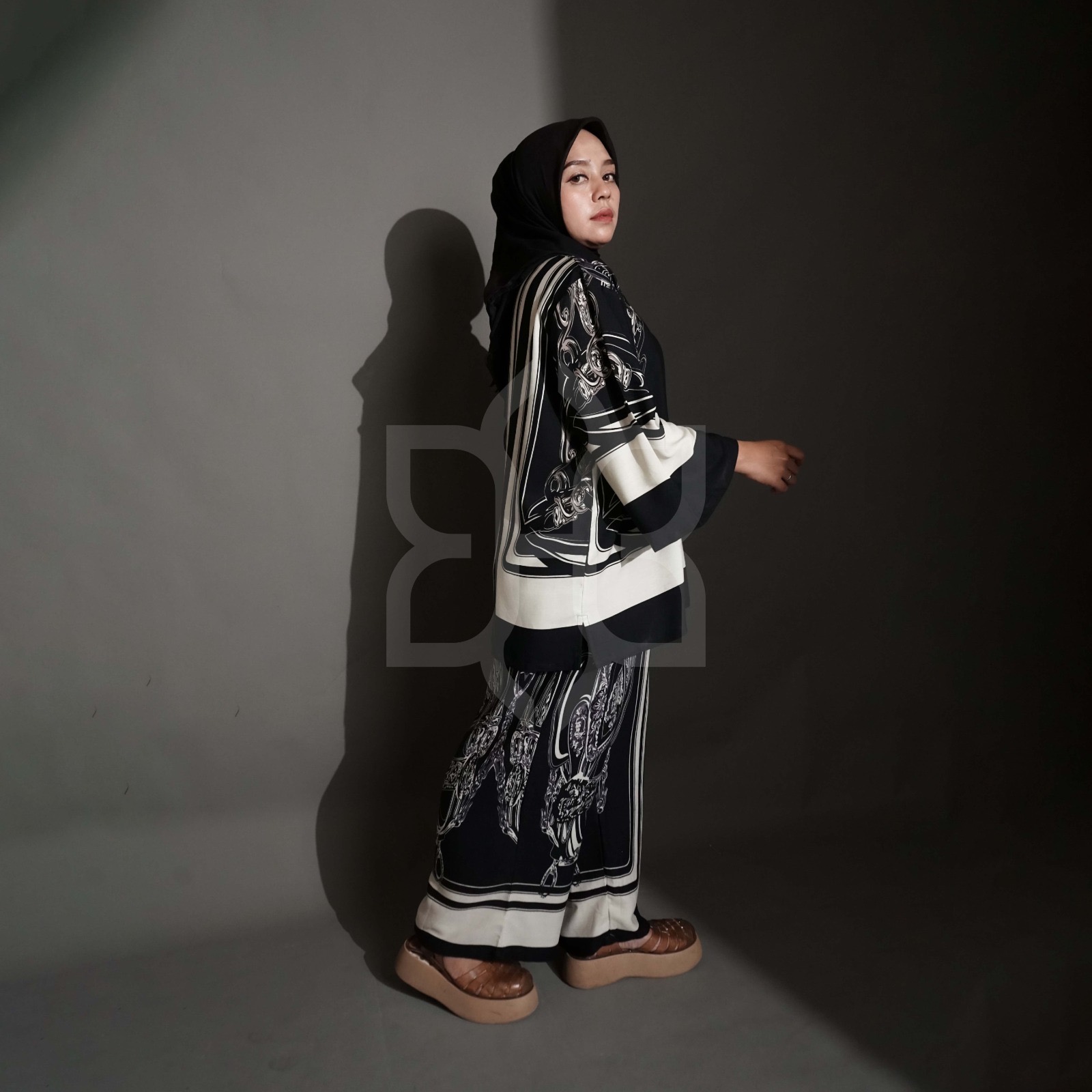 RAYON ONE SET ELOISE HITAM PUTIH
