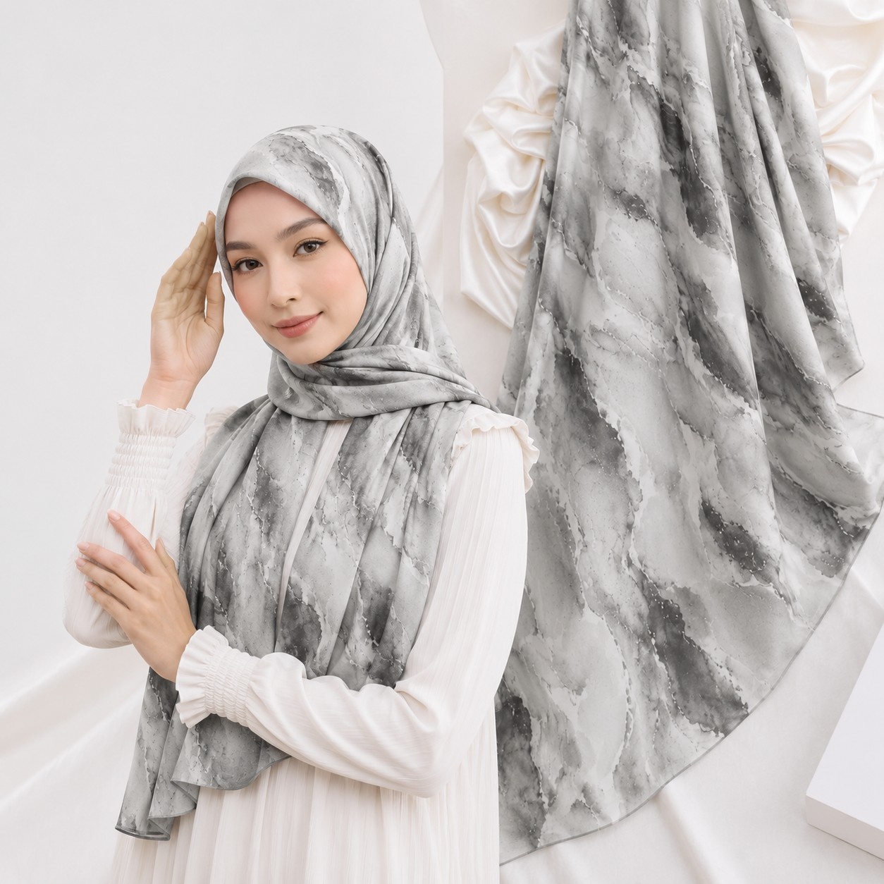 VISCOSE PRINT PETALS GREY