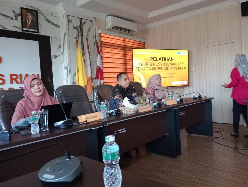 Tenaga Kependidikan PPPK FISIP Universitas Riau Ikuti Sosialisasi Teknis Penyusunan SKP