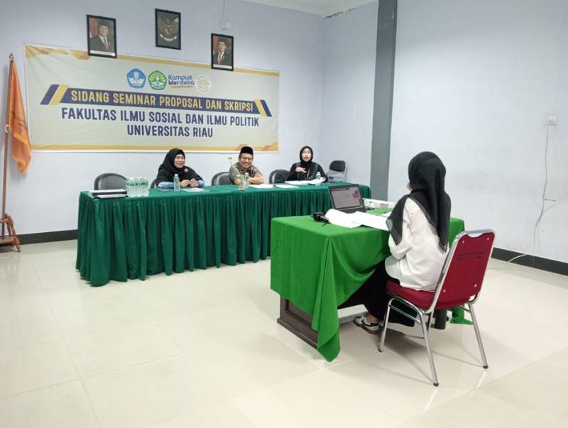 Pelaksanaan Seminar Proposal Mahasiswa Program Studi Administrasi Bisnis FISIP Universitas Riau