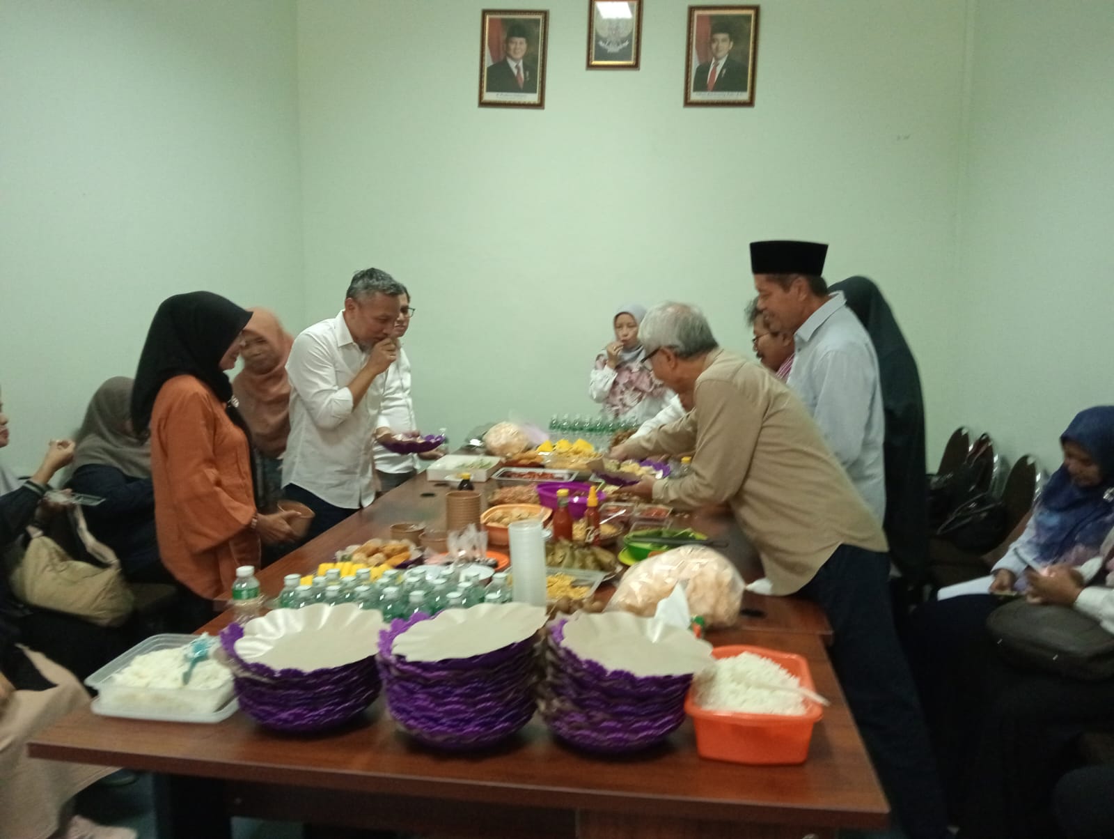 Halal Bihalal Prodi Administrasi Bisnis FISIP Universitas Riau Pererat Silaturahmi Civitas Akademika