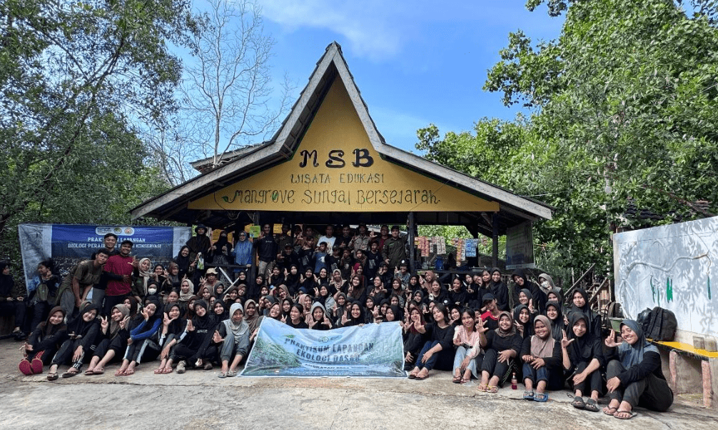Mahasiswa Biologi Laksanakan Kuliah Lapangan di Kawasan Mangrove Sungai Bersejarah Sungai Apit Kabupaten Siak