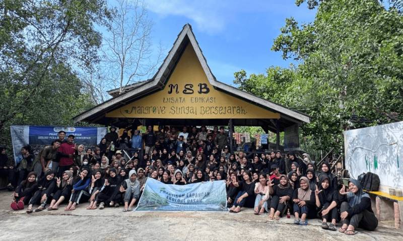 Mahasiswa Biologi Laksanakan Kuliah Lapangan di Kawasan Mangrove Sungai Bersejarah Sungai Apit Kabupaten Siak