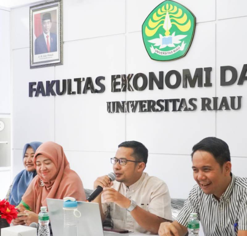 Rapat Panitia Riau International Conference for Economics, Business, and Accounting (RICEBA) & Riau International Community Service (RICS) 2024