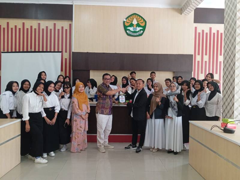 Visit of SMK Bina Profesi to FEB Universitas Riau: A Networking and New Learning Opportunity for Students