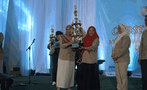 Fakultas Ekonomi dan Bisnis Berprestasi di Milad UNRI