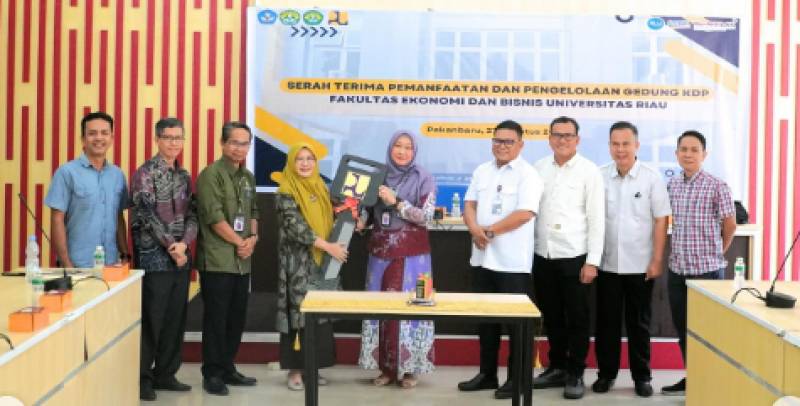 Serah Terima Operasional PUPR Gedung KDP Fakultas Ekonomi dan Bisnis Universitas Riau
