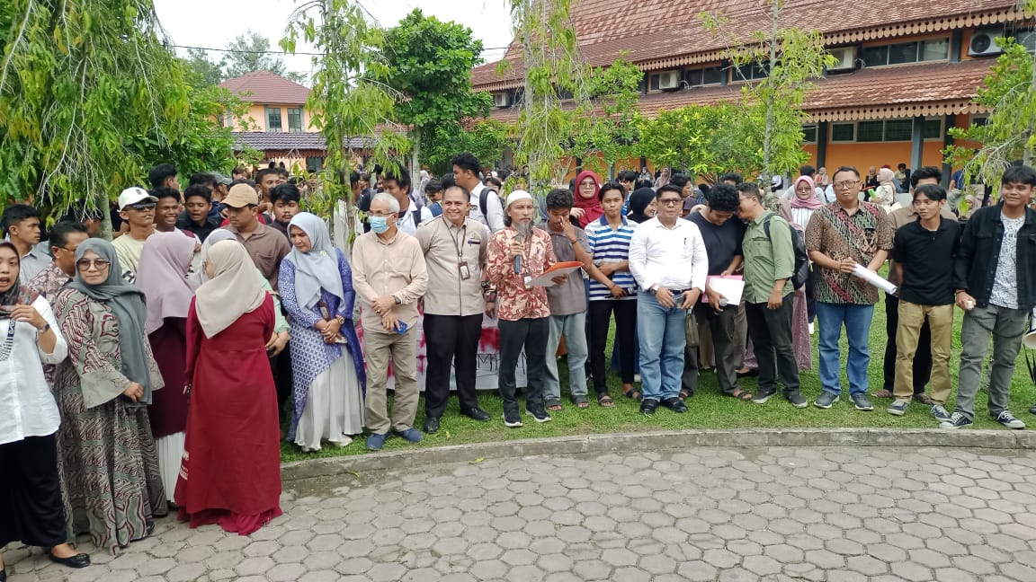 Diskusi Fair Akademis FISIP Universitas Riau Sekaligus Keluarkan Pernyataan Sikap: “Mengembalikan Demokrasi Indonesia yang Berdaulat”
