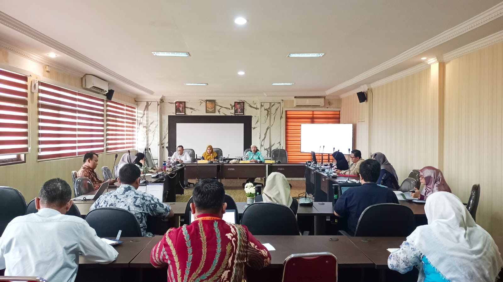 Dekan FISIP Universitas Riau Pimpin Rapat Finalisasi SOP dan Persiapan Sosialisasi ISO