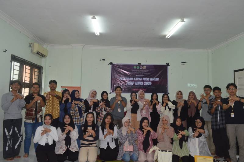 GKM FISIP UNRI Dorong Mahasiswa Tingkatkan Keterampilan Menulis Ilmiah Melalui Pelatihan