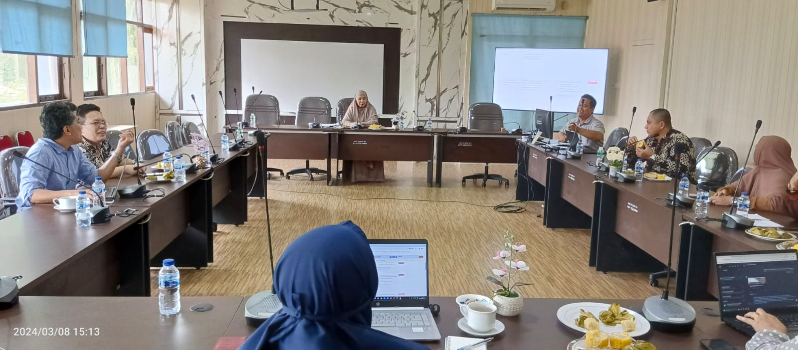 Wakil Dekan Bidang Umum dan Keuangan Pimpin rapat monitoring data LKE (Lembar Kerja dan Evaluasi) ZI (Zona Integritas)