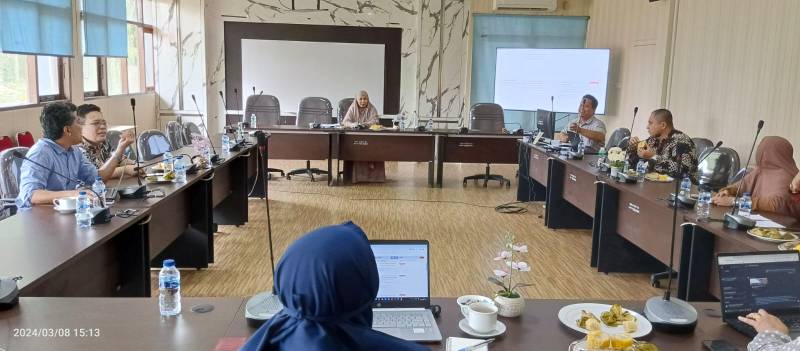 Wakil Dekan Bidang Umum dan Keuangan Pimpin rapat monitoring data LKE (Lembar Kerja dan Evaluasi) ZI (Zona Integritas)